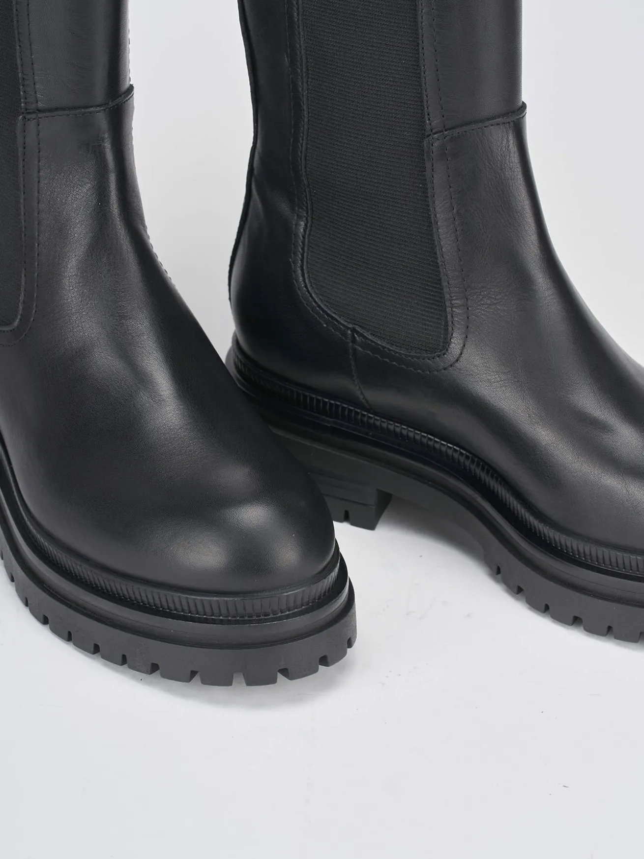 Stivali tacco 3cm pelle nero