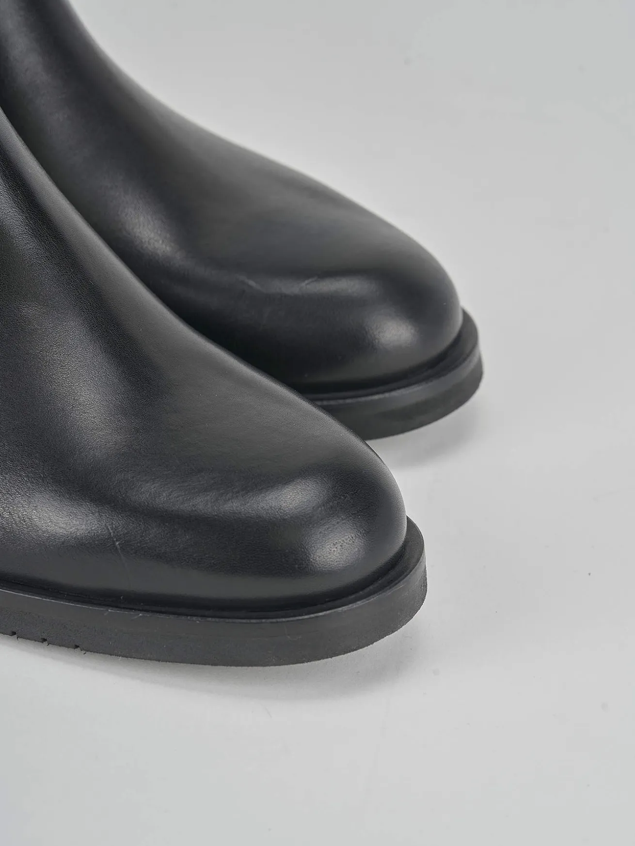 Stivali tacco 2cm pelle nero