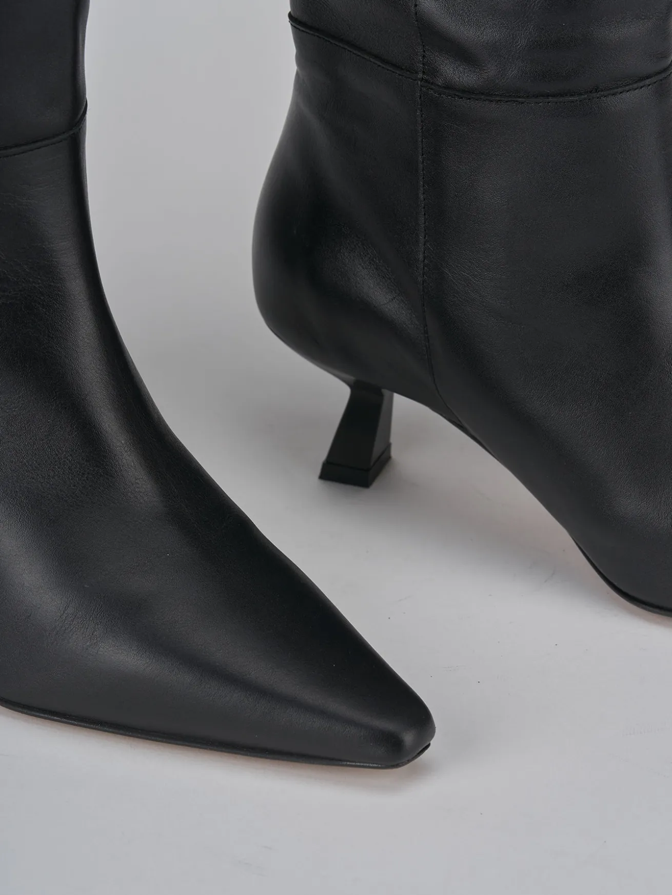 Stivali tacco 5cm pelle nero