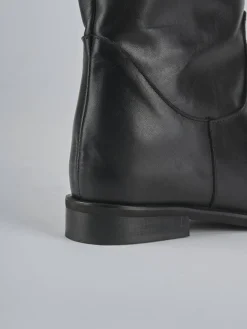 Stivali tacco 2cm pelle nero