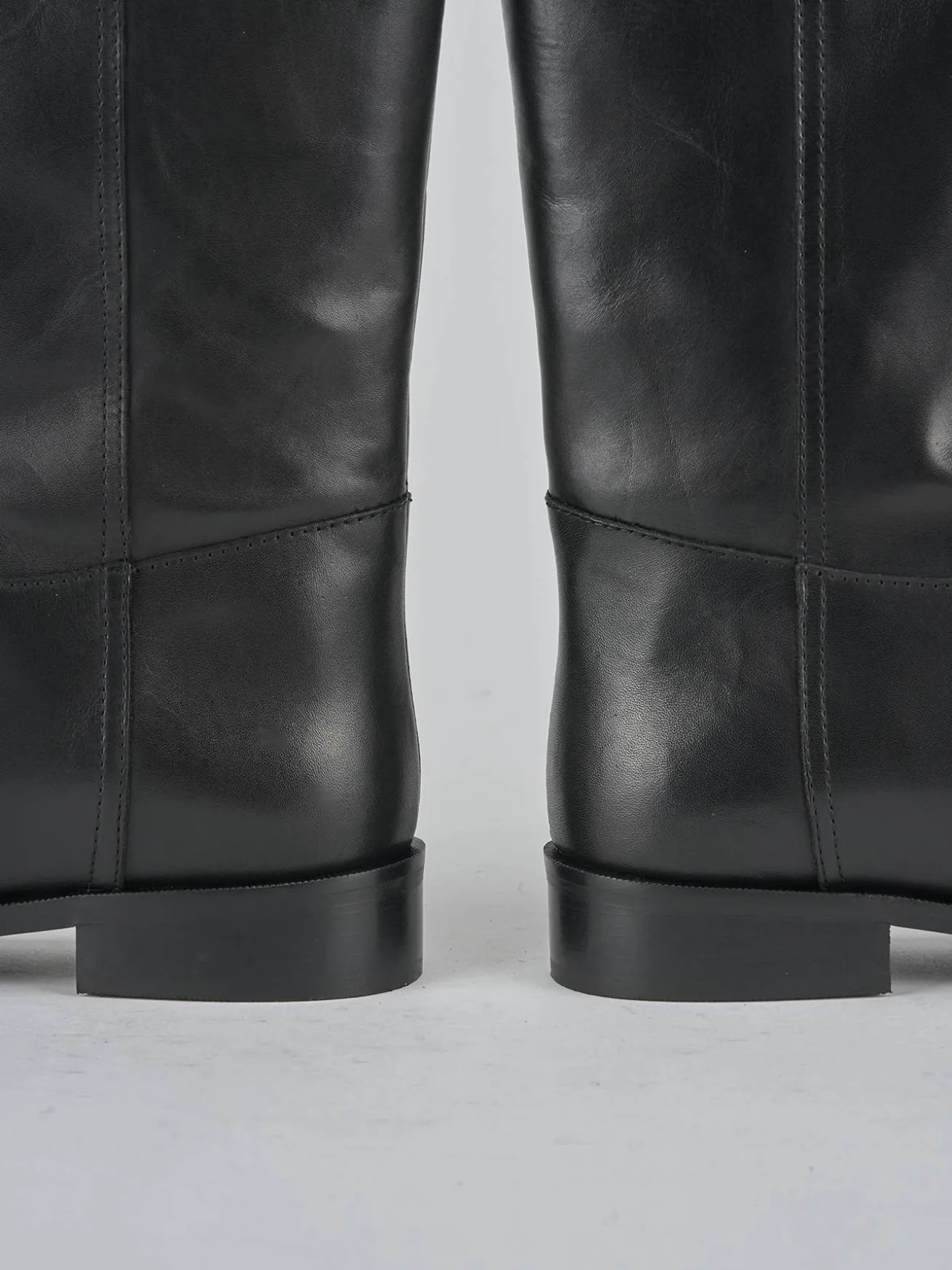 Stivali tacco 2cm pelle nero