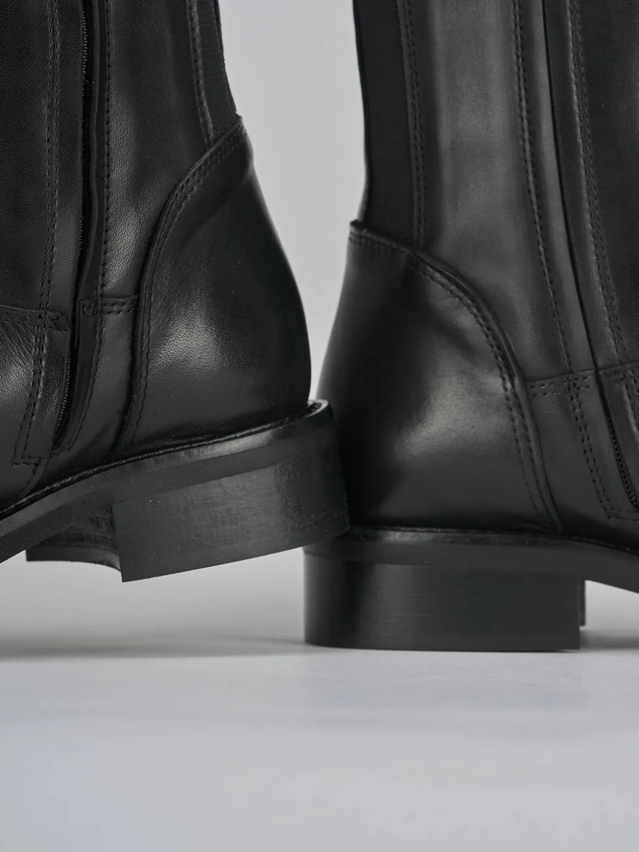 Stivali tacco 3cm pelle nero