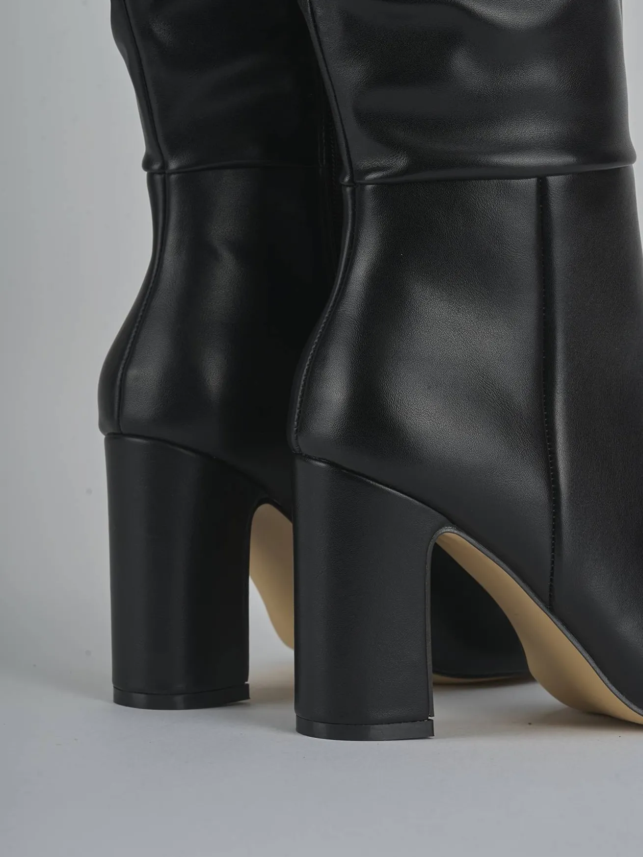 Stivali tacco 9cm pelle sostenibile nero