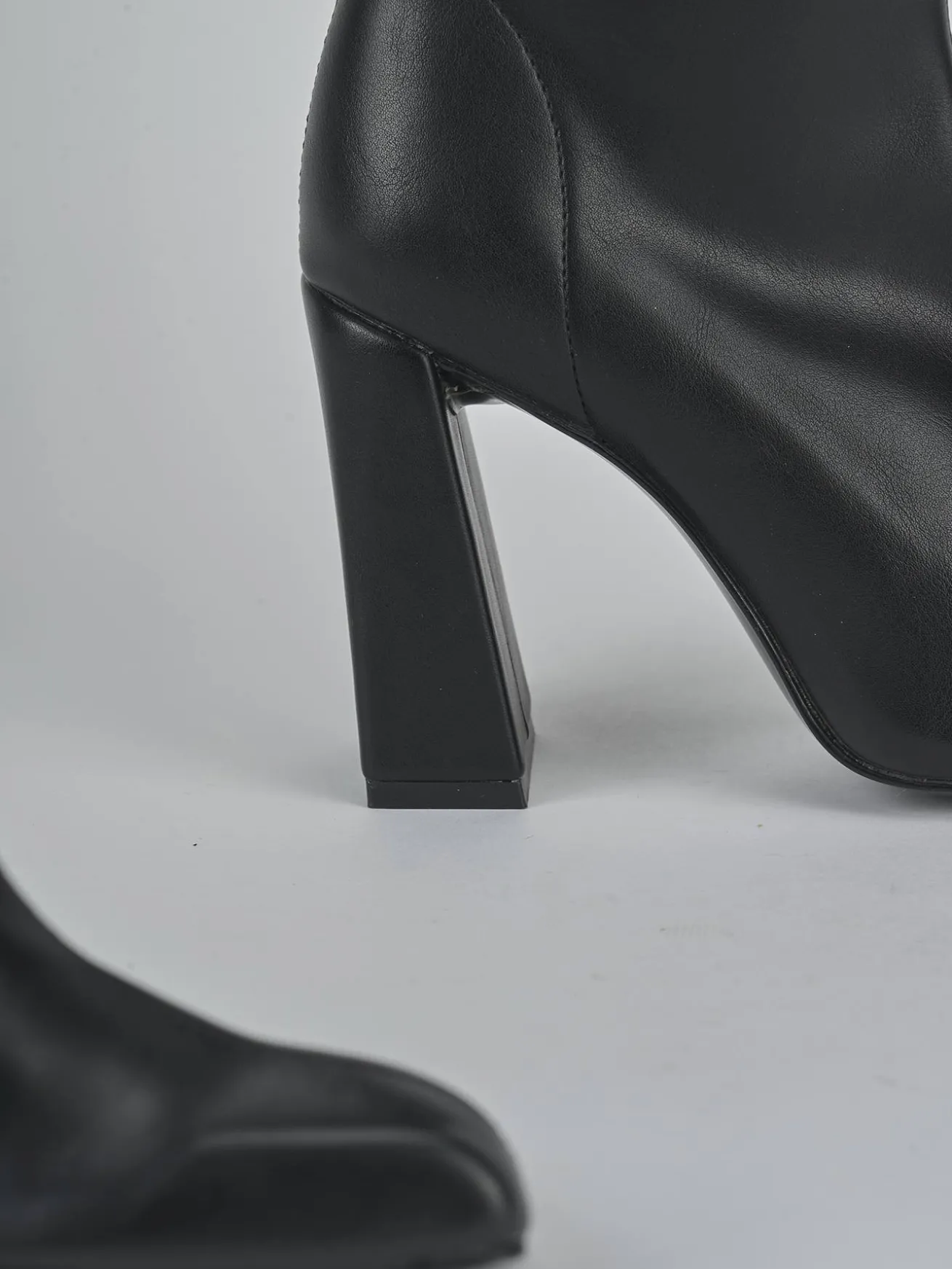 Stivali tacco 9cm pelle sostenibile nero