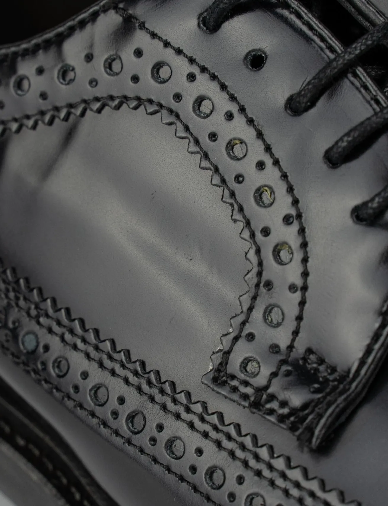 Stringata con fondo cuoio e soletto in vera pelle nero