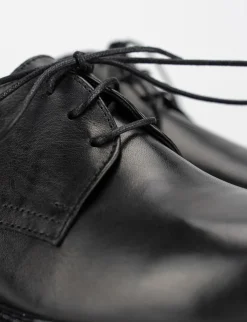 Stringata tacco 2 cm nero