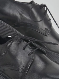 Stringata tacco 2 cm nero pelle