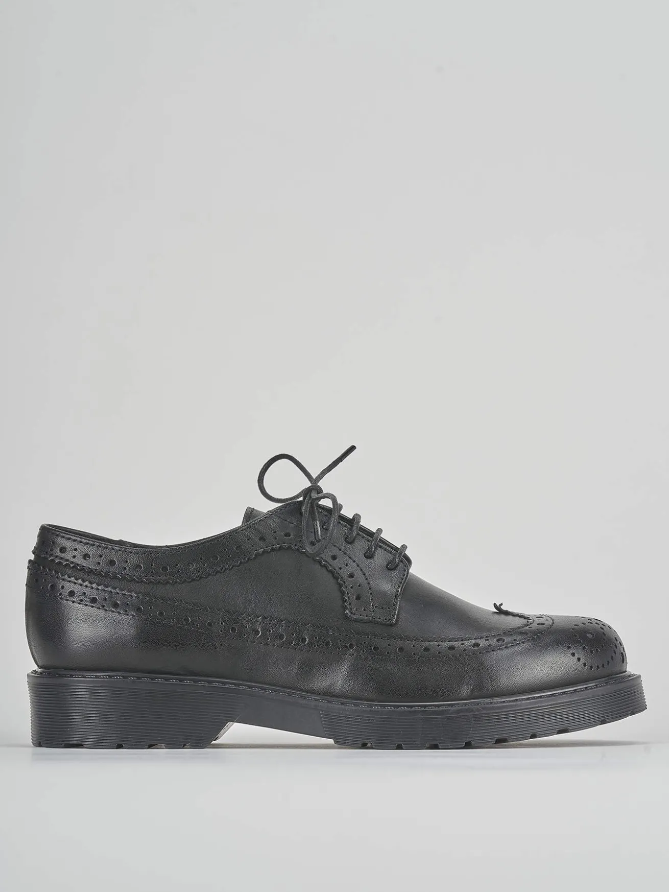 Stringata tacco 2 cm nero pelle