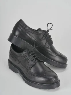 Stringata tacco 2 cm nero pelle