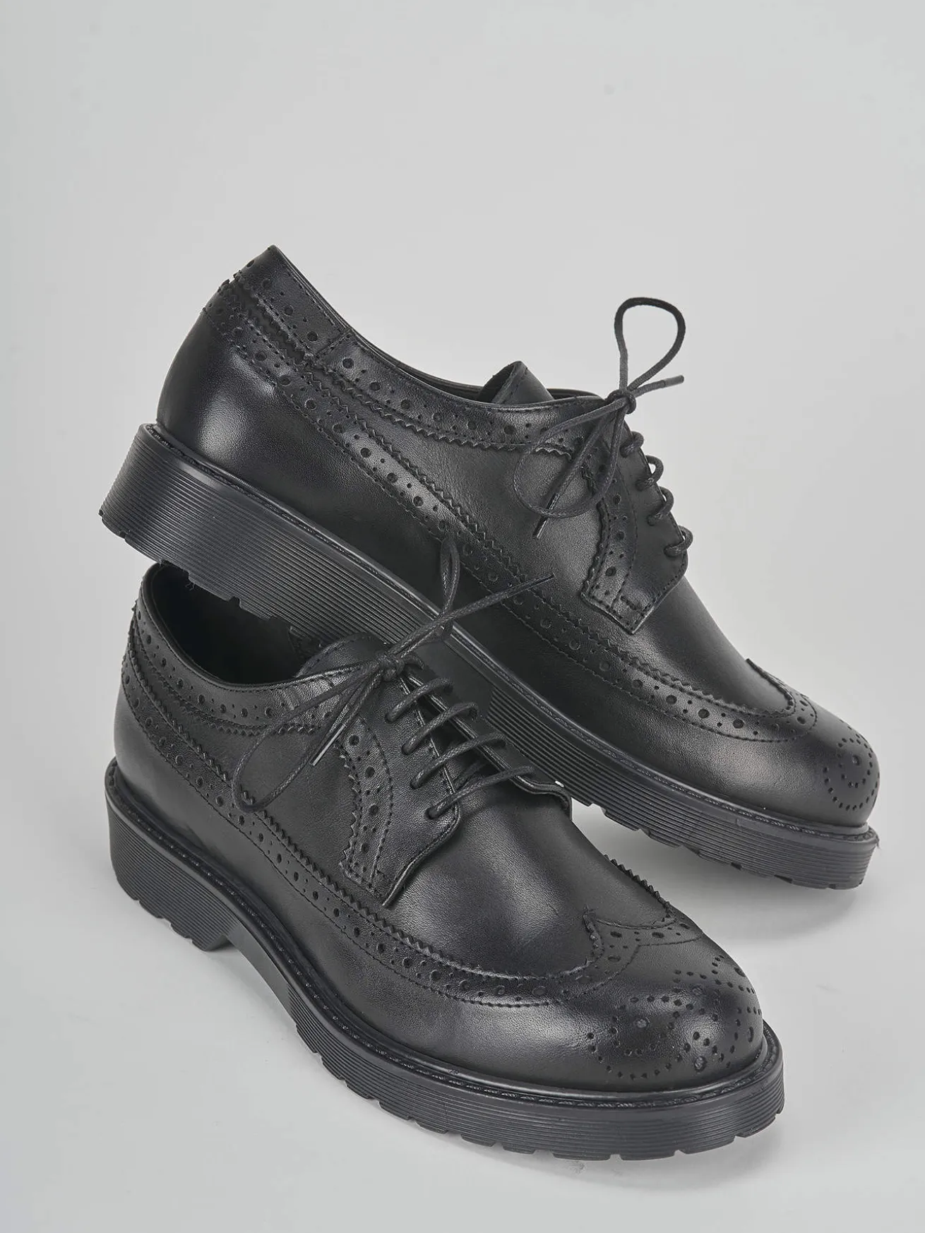 Stringata tacco 2 cm nero pelle