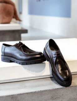 Stringata tacco 3 cm nero pelle