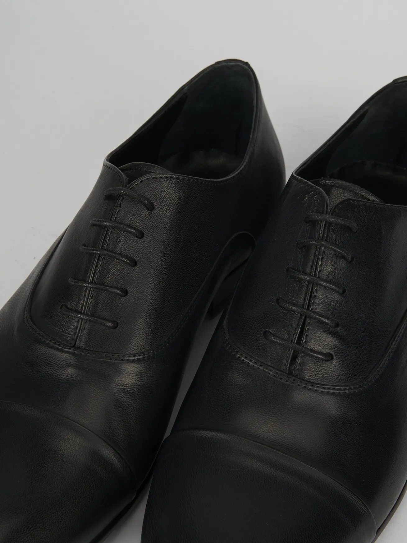 Stringata tacco 1 cm nero pelle