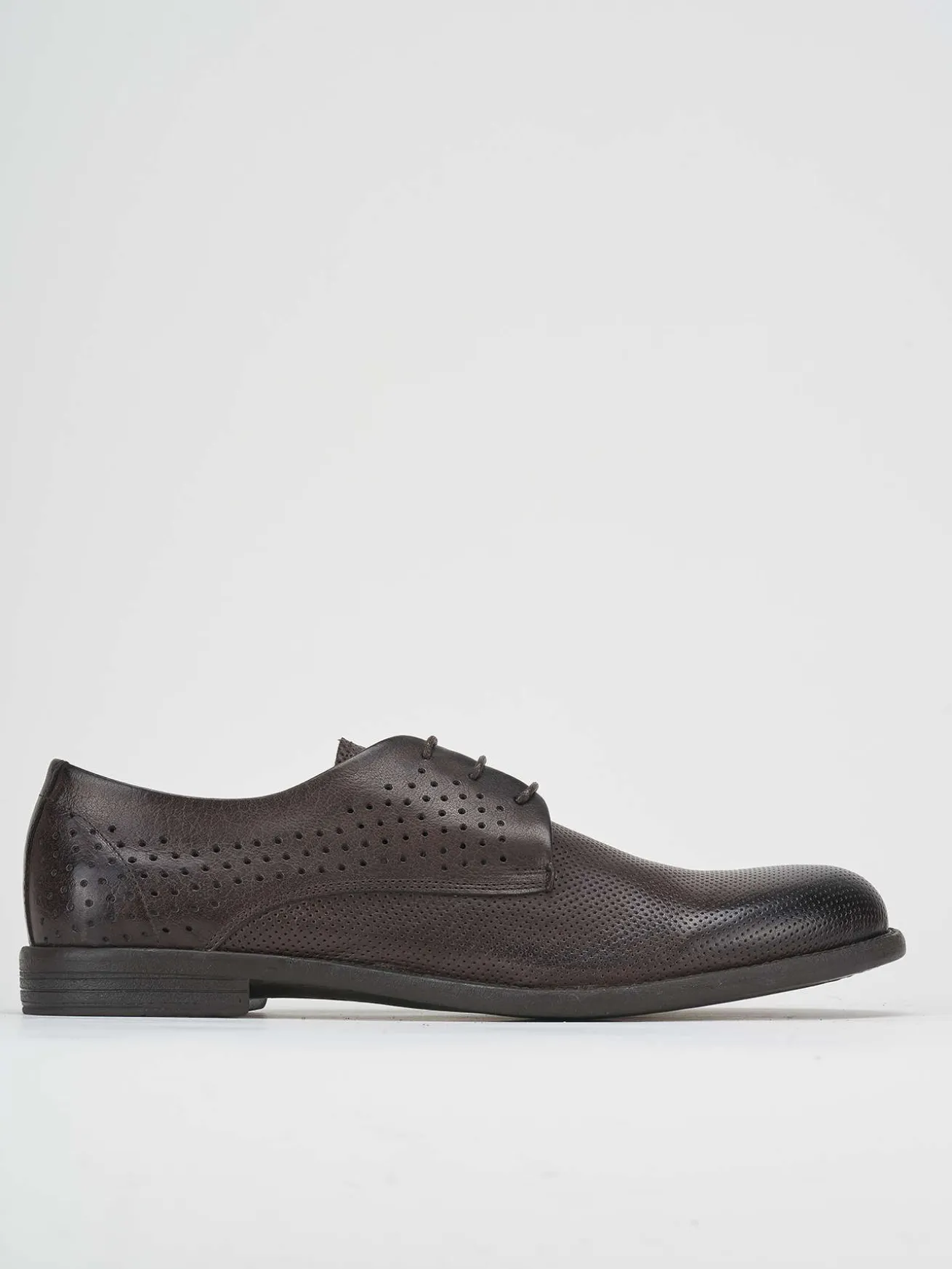 Stringata testa pelle