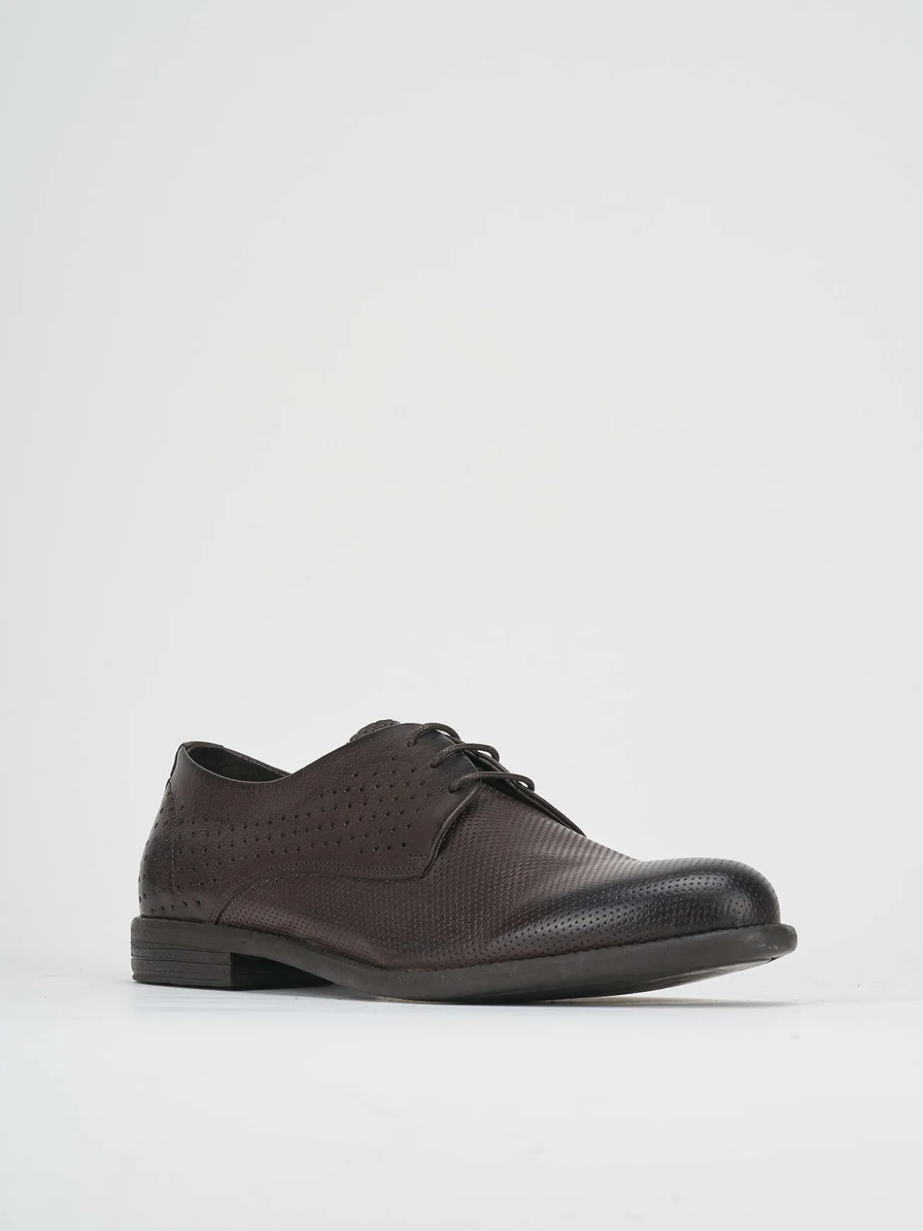 Stringata testa pelle