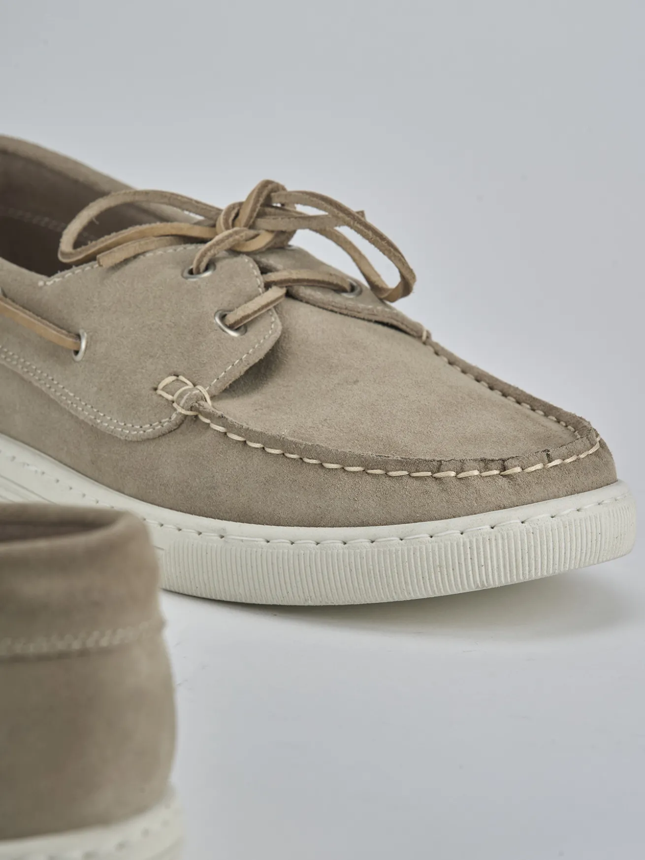 Stringate camoscio beige