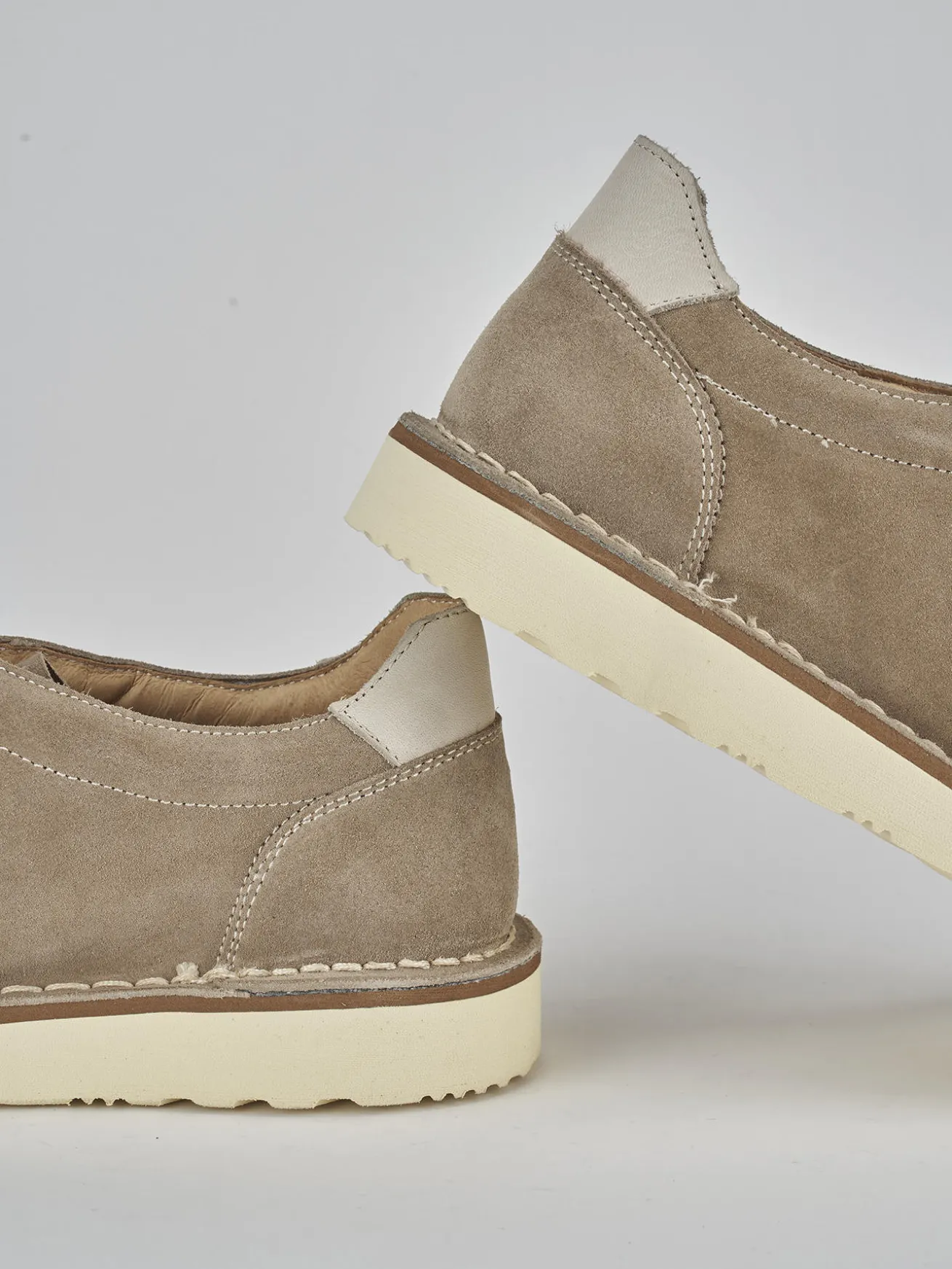 Stringate camoscio beige