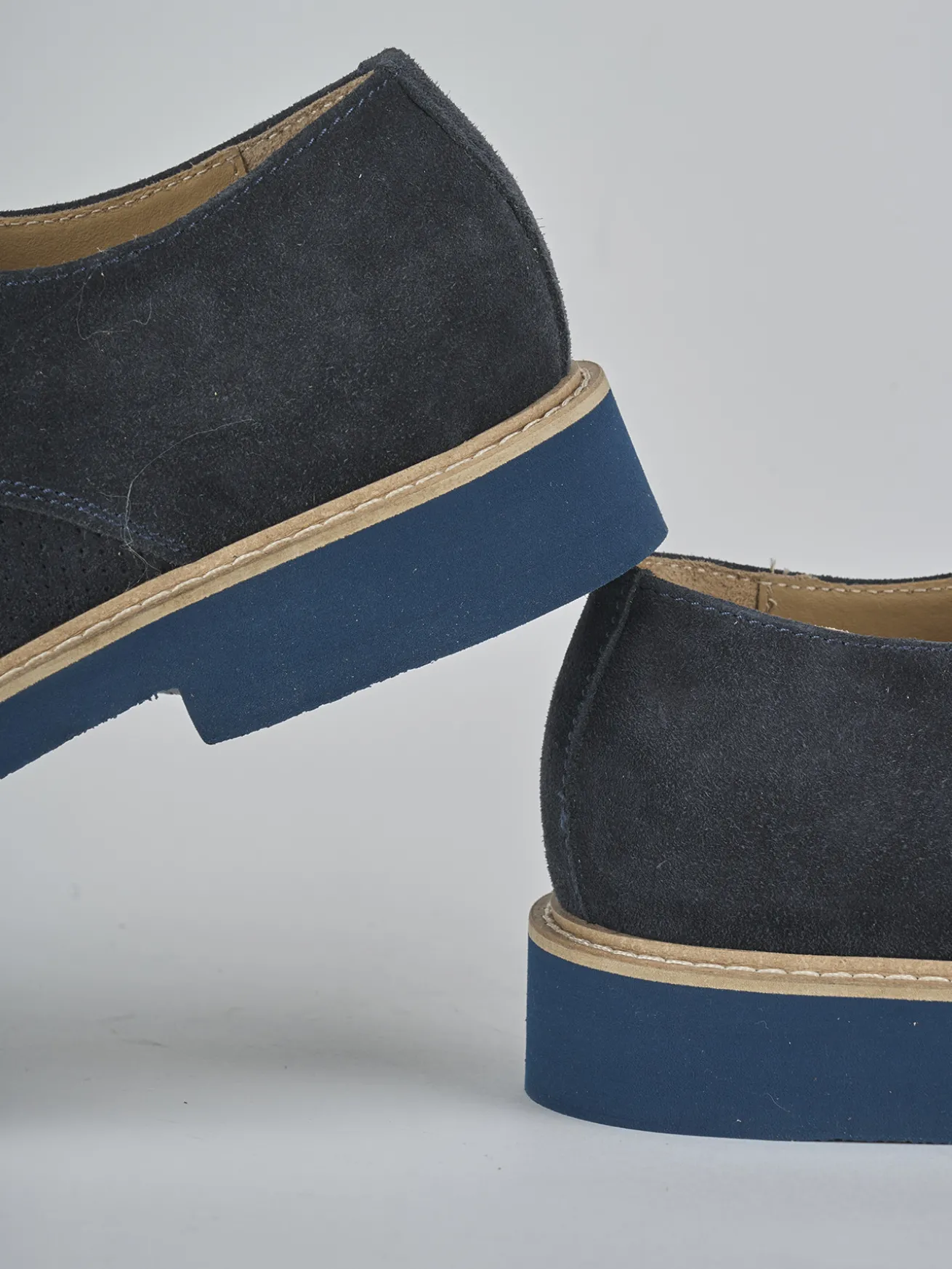 Stringate camoscio blu