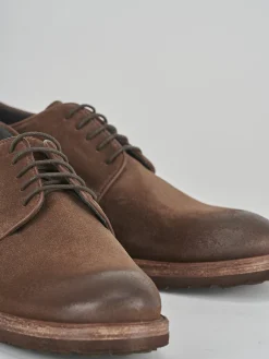 Stringate camoscio marrone