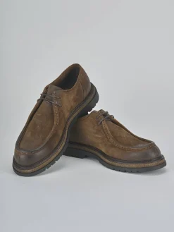 Stringate camoscio marrone