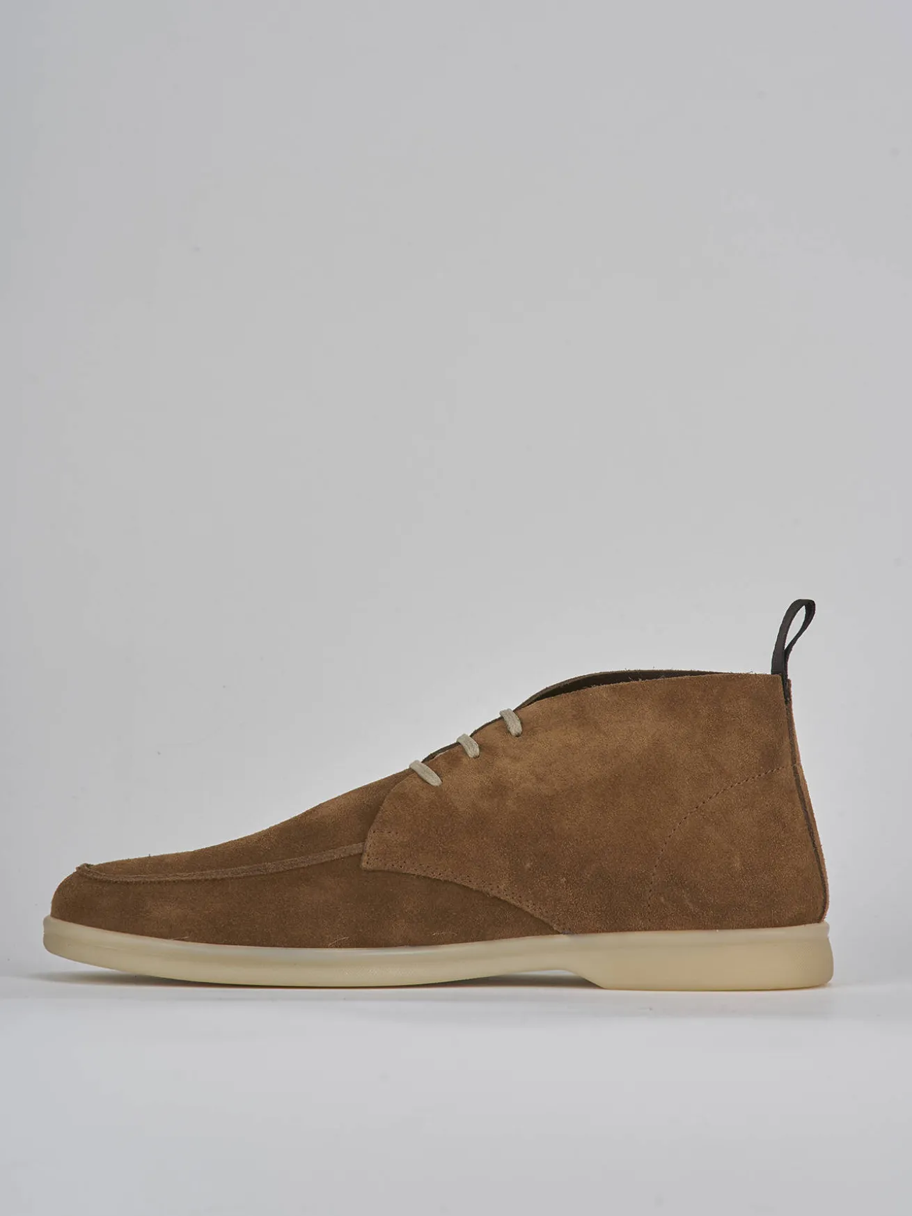 Stringate camoscio marrone