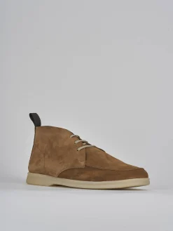 Stringate camoscio marrone