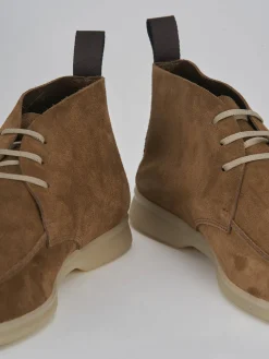 Stringate camoscio marrone