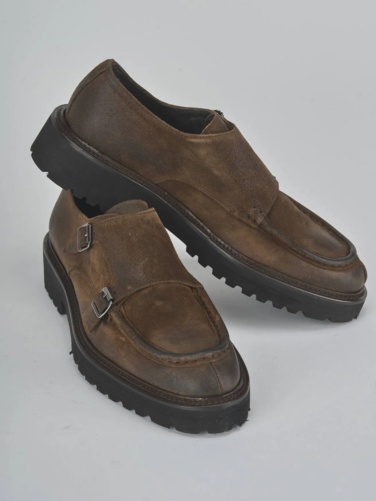 Stringate camoscio marrone