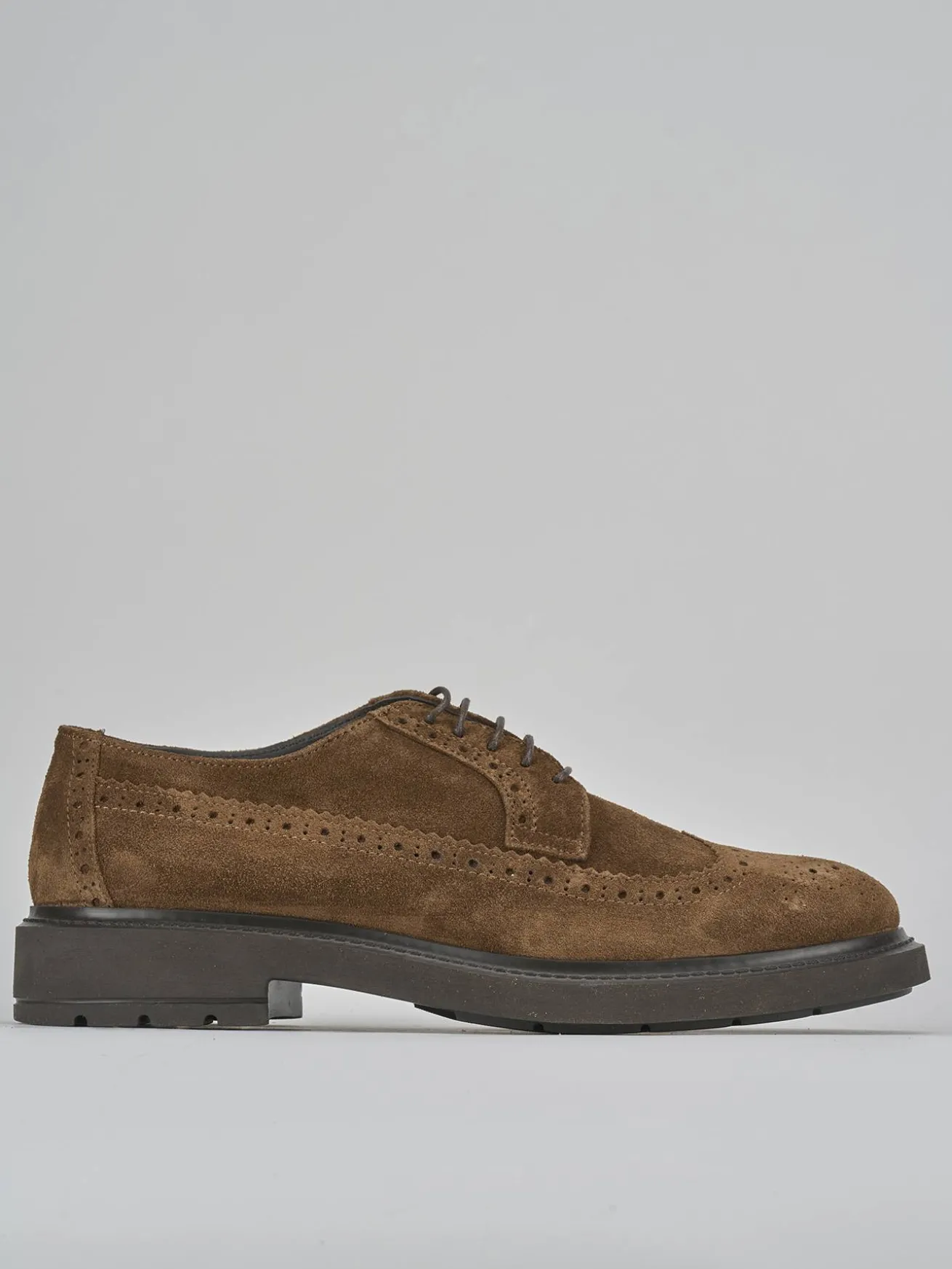 Stringate camoscio marrone