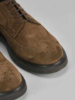 Stringate camoscio marrone