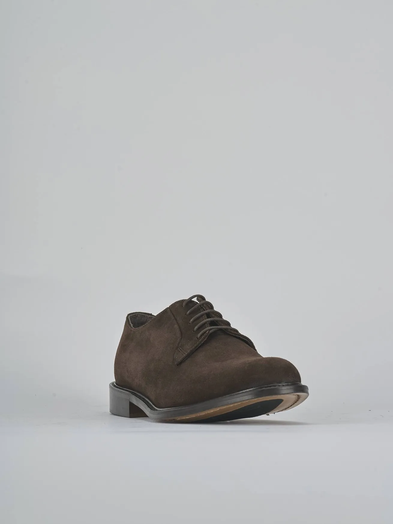 Stringate camoscio testa