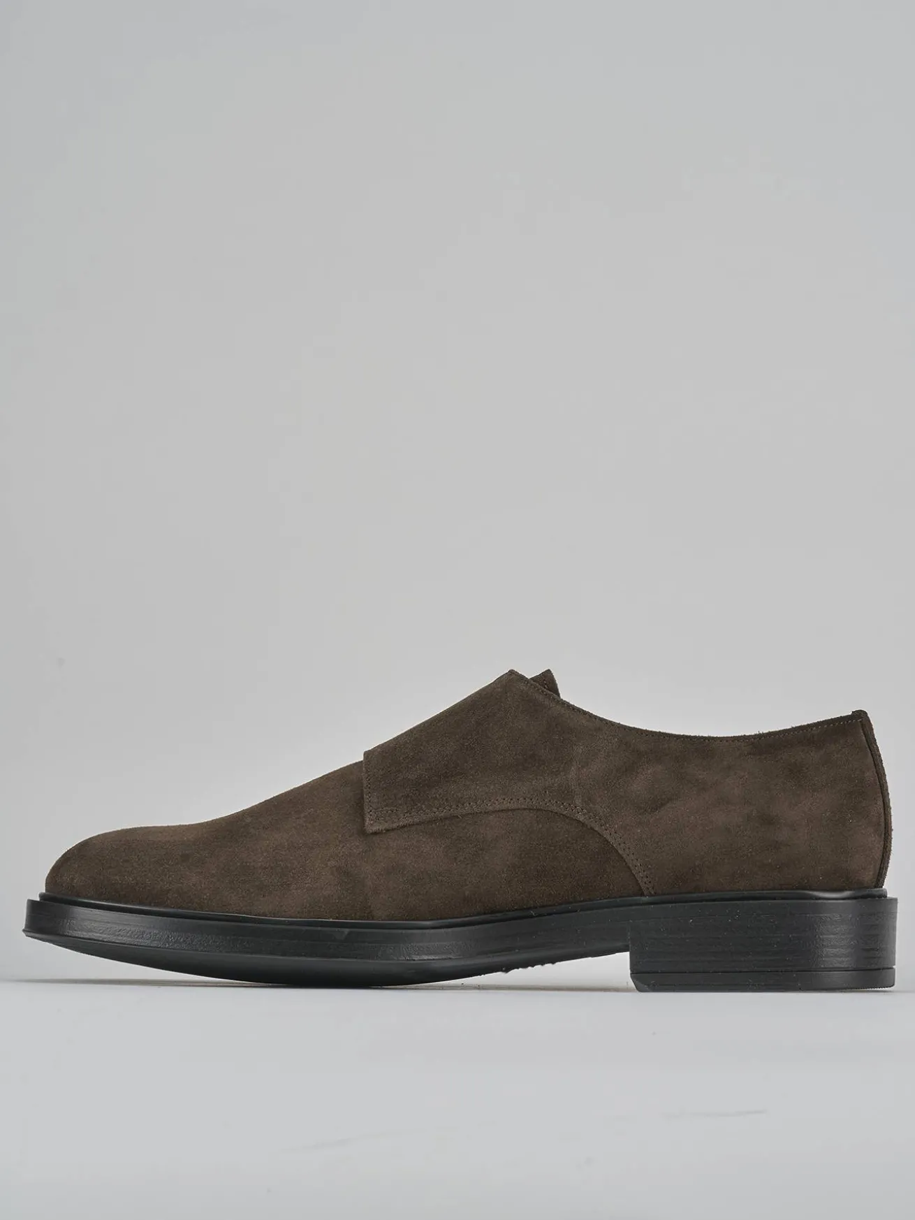 Stringate camoscio testa