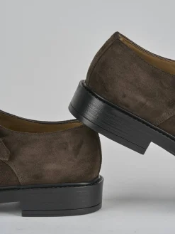 Stringate camoscio testa