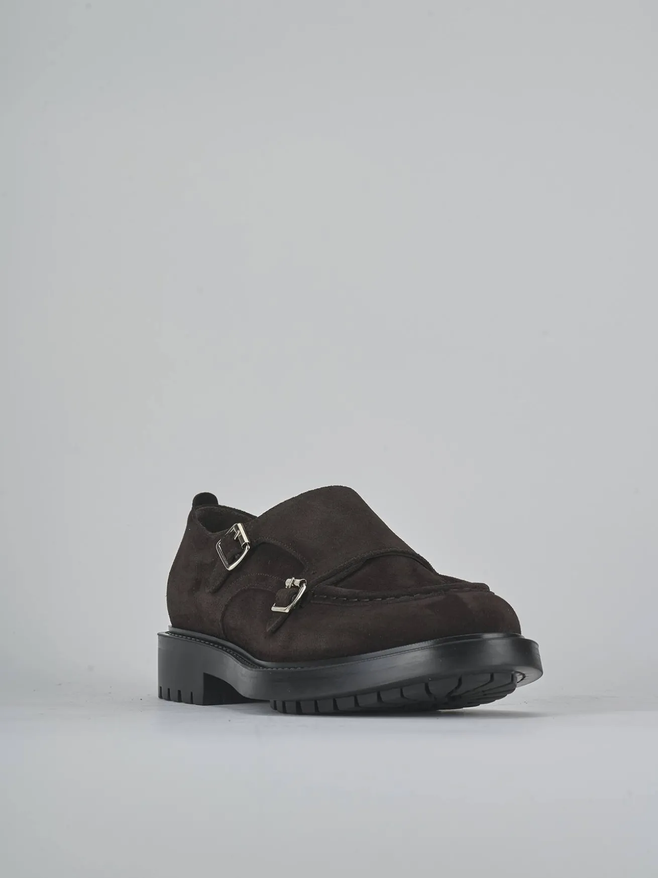 Stringate camoscio testa