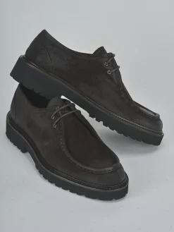 Stringate camoscio testa