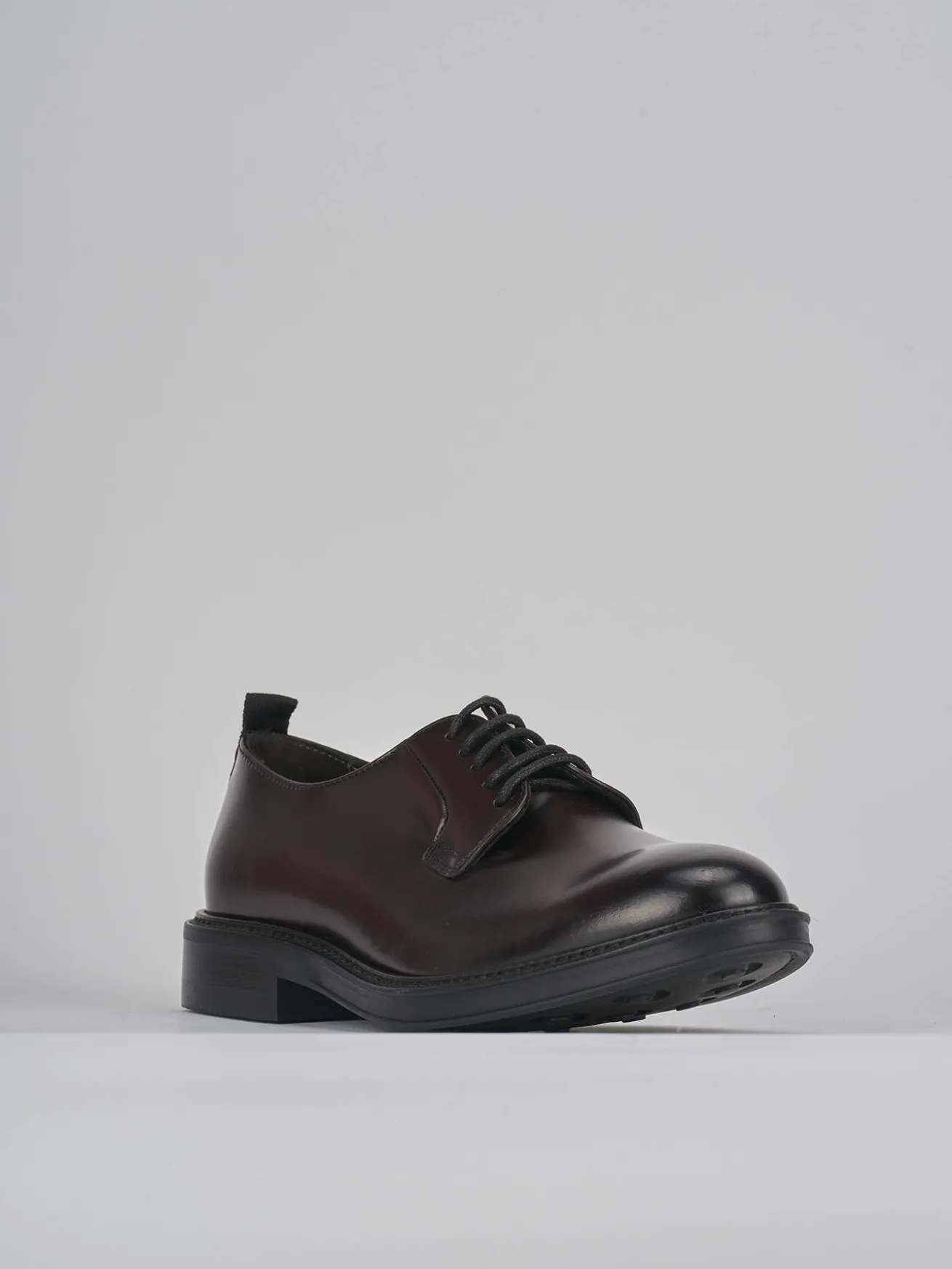 Stringate pelle bordo'