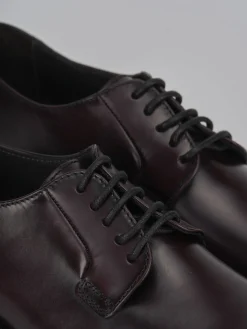 Stringate pelle bordo'