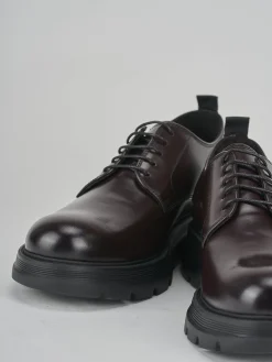 Stringate pelle bordo'