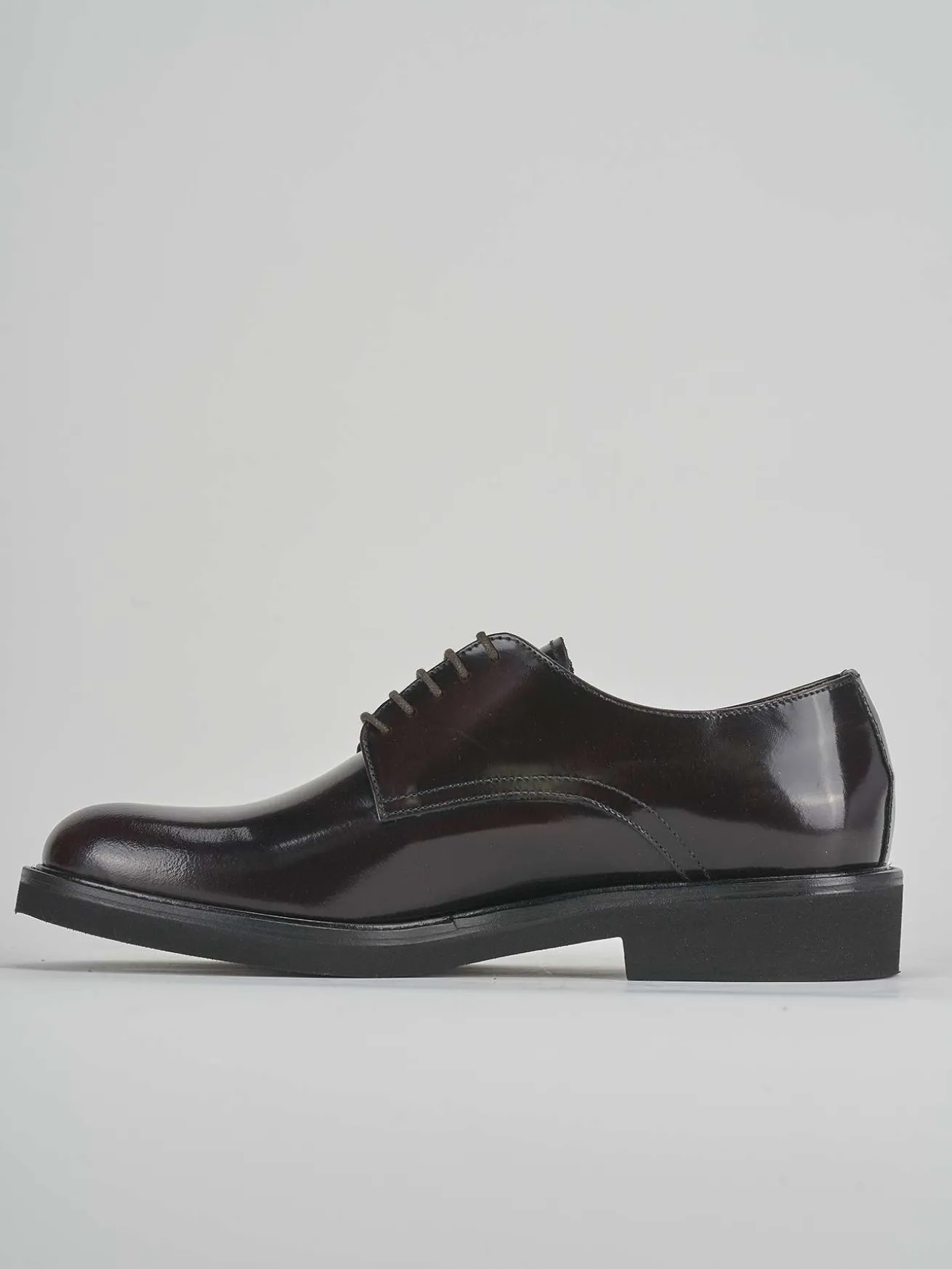 Stringate pelle bordo'