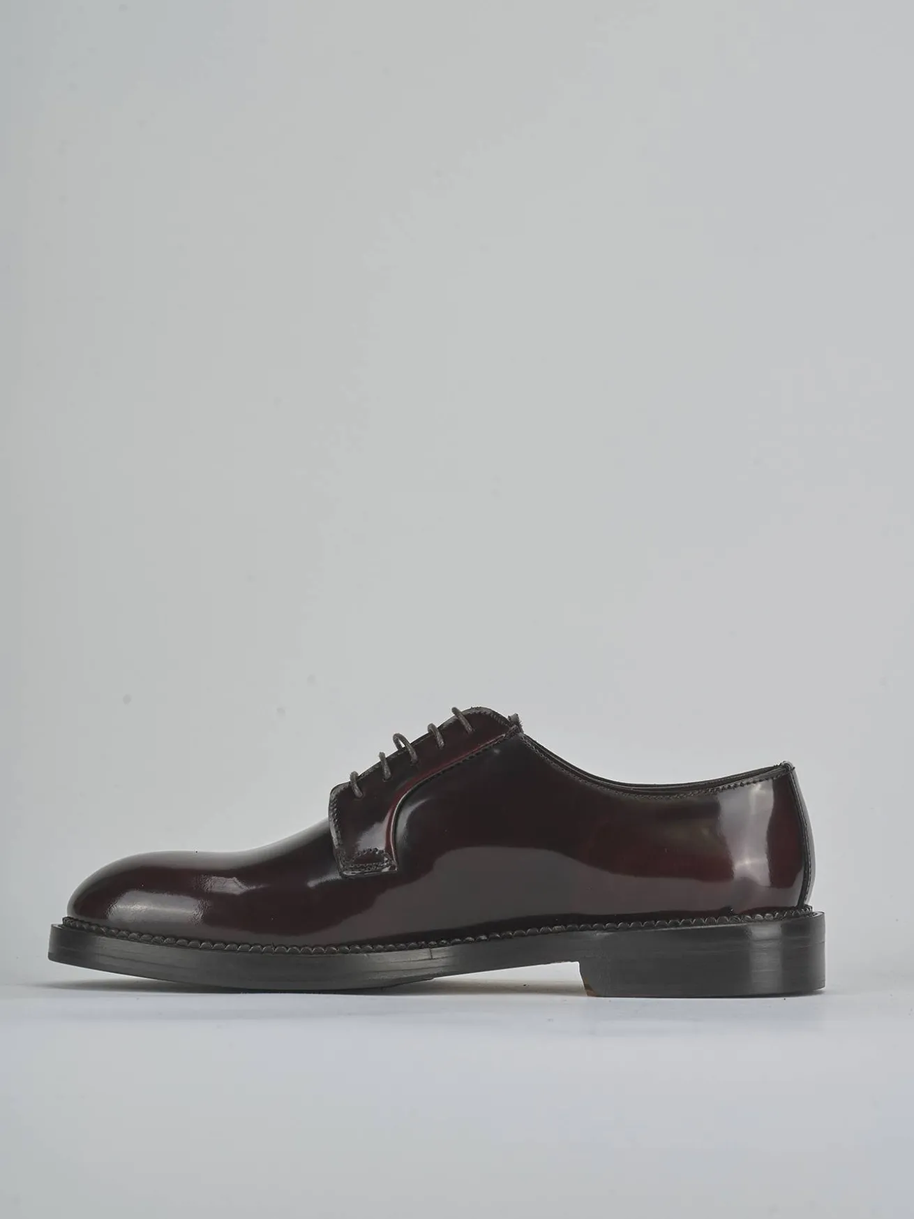 Stringate pelle bordo'