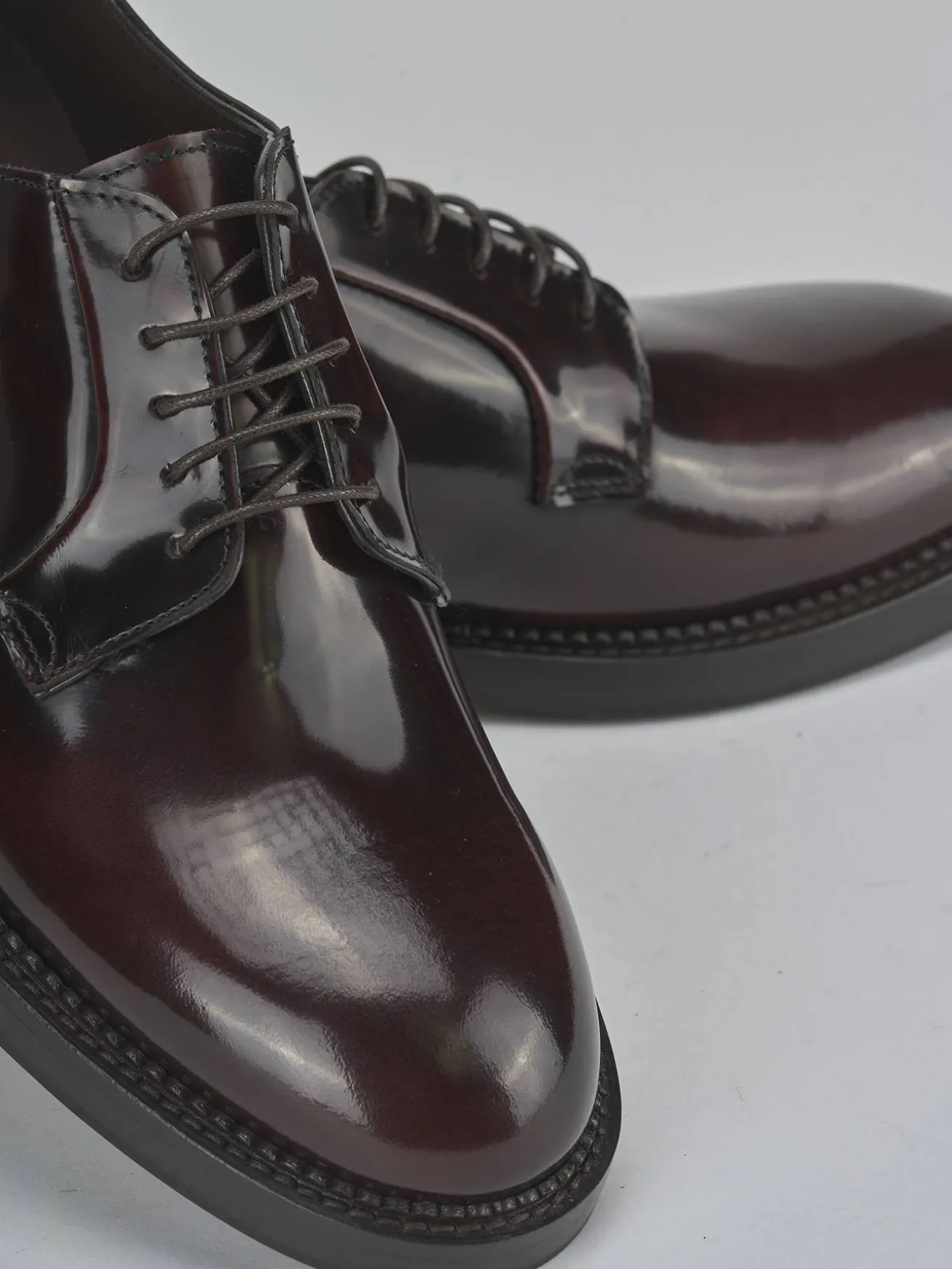 Stringate pelle bordo'