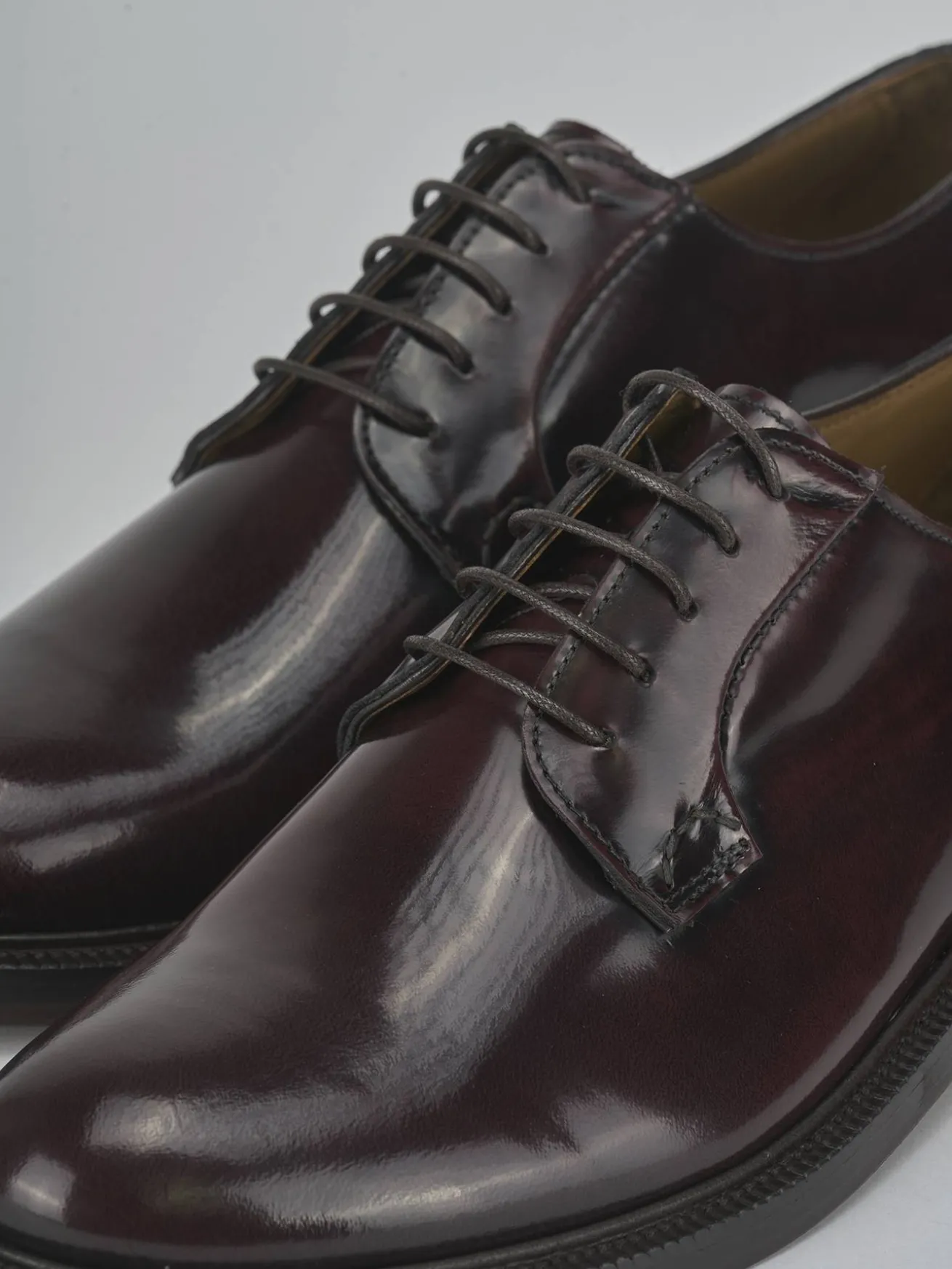 Stringate pelle bordo'