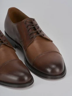 Stringate pelle marrone