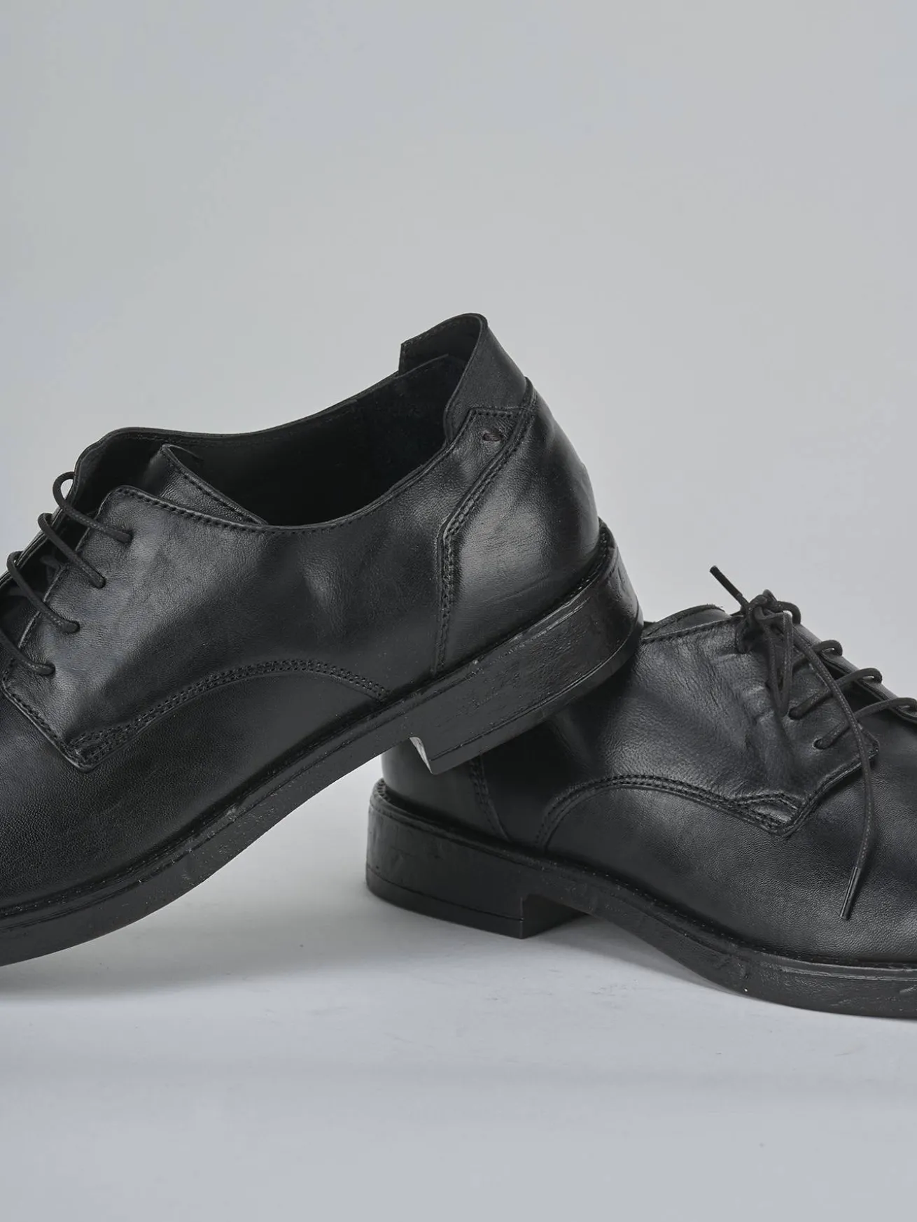 Stringate pelle nero