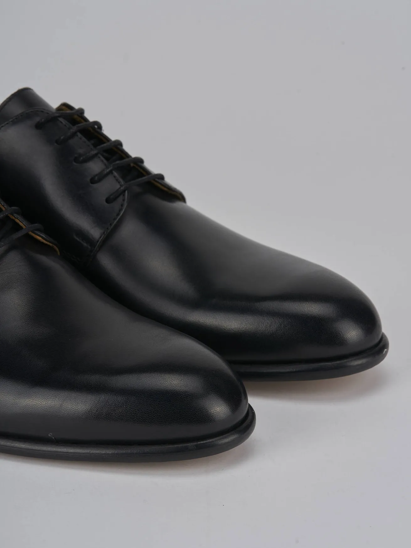 Stringate pelle nero