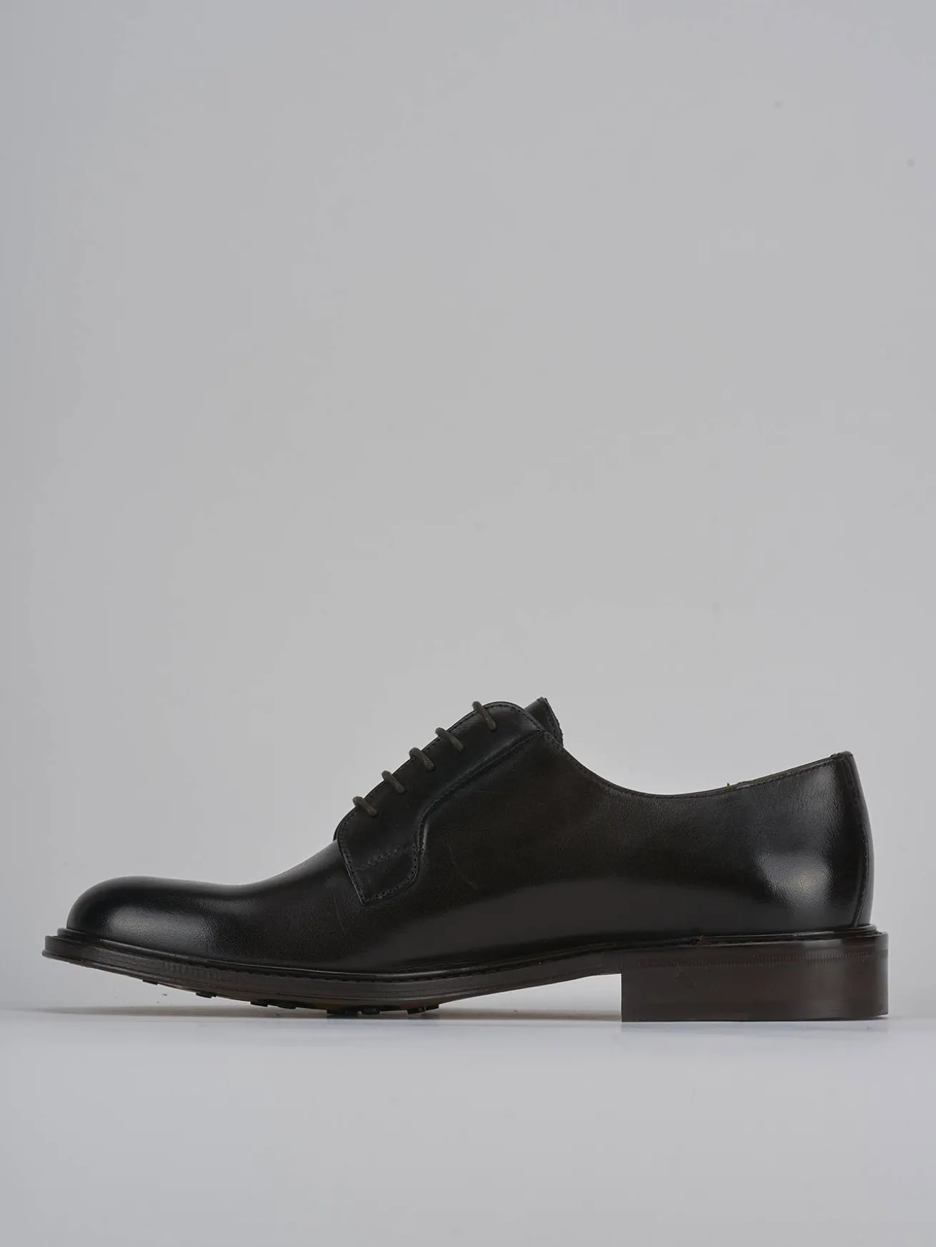 Stringate pelle testa