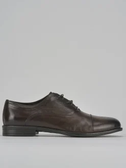 Stringate pelle testa