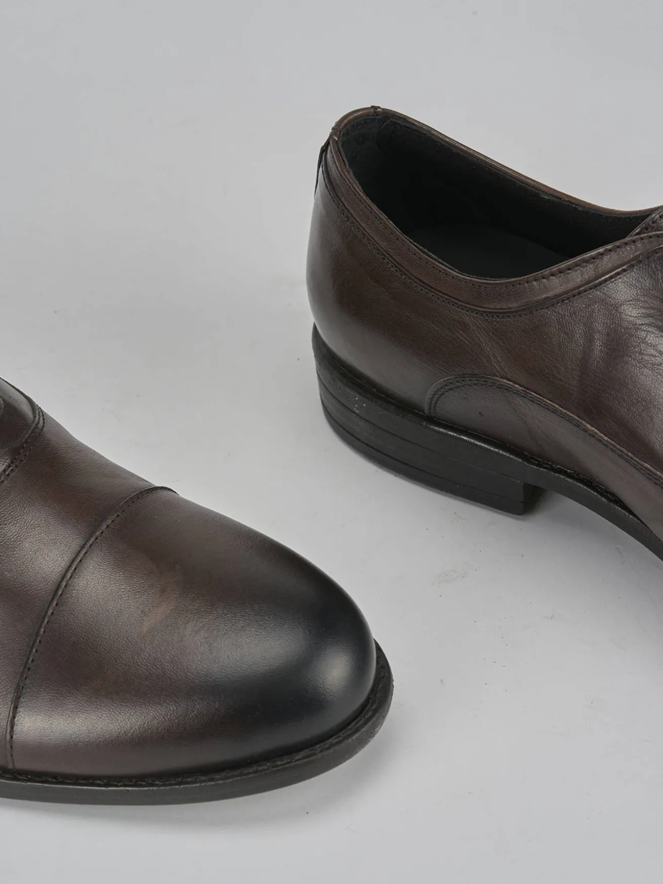 Stringate pelle testa