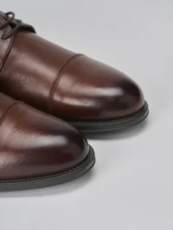 Stringate pelle testa