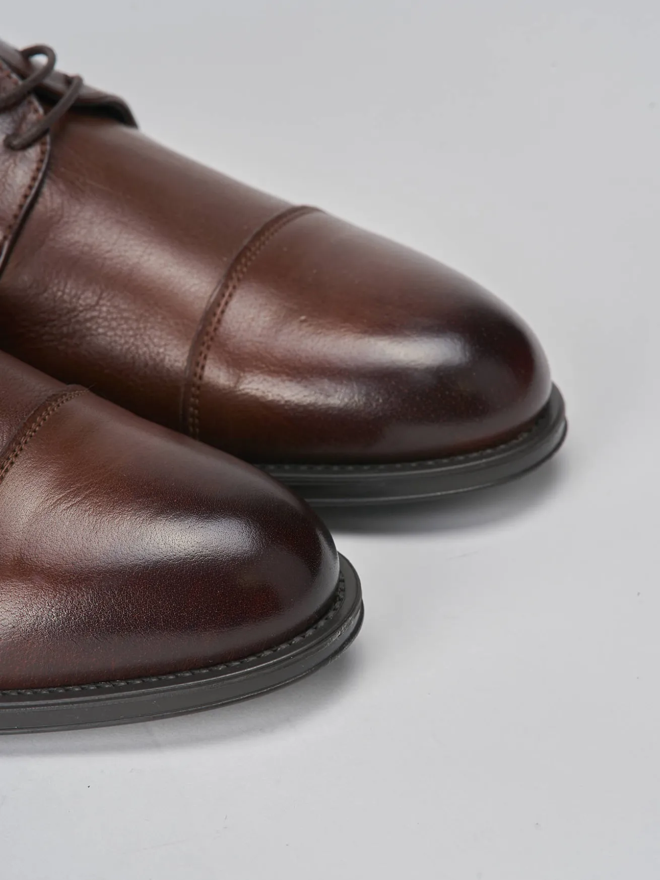 Stringate pelle testa