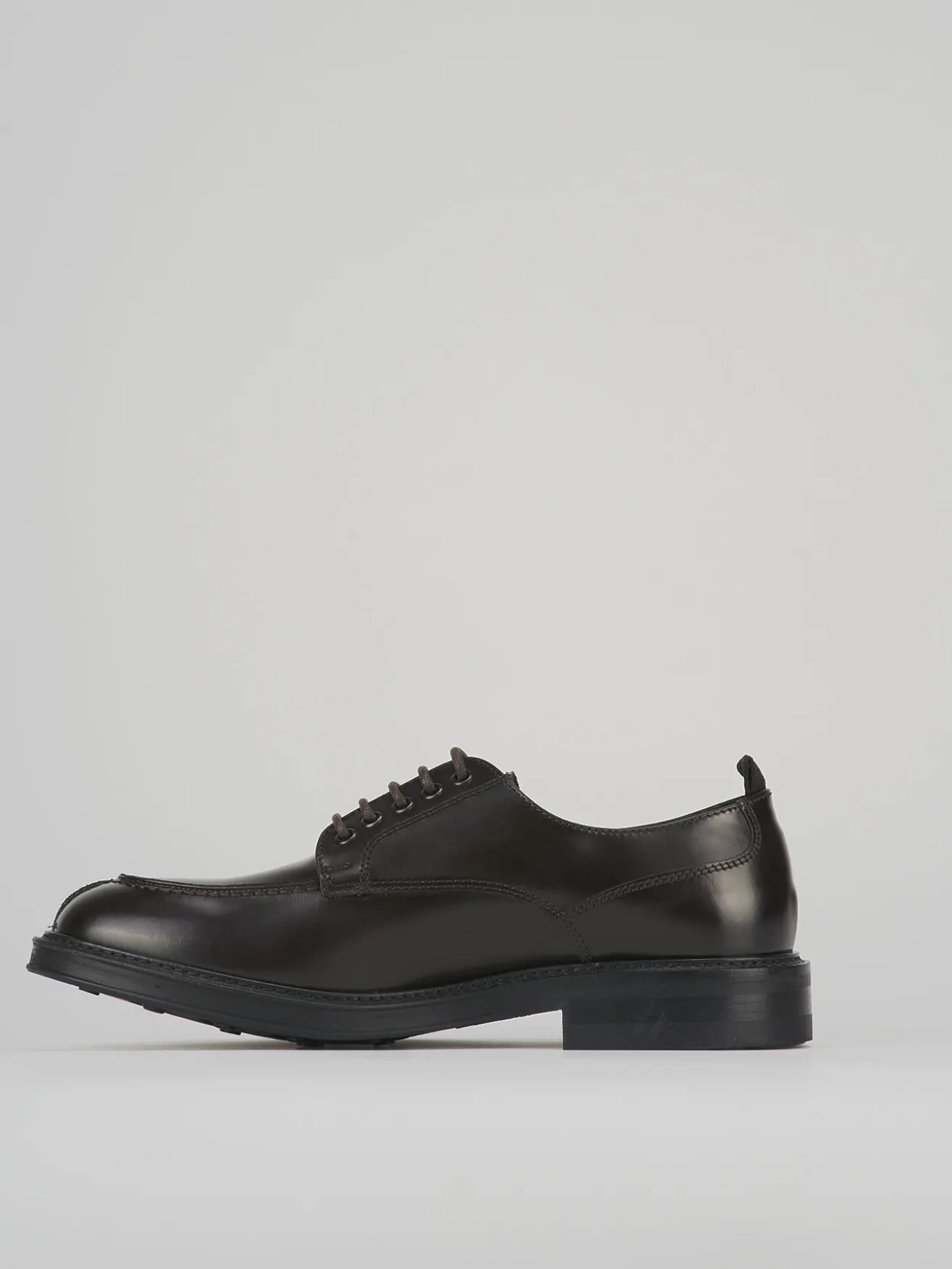 Stringate pelle testa